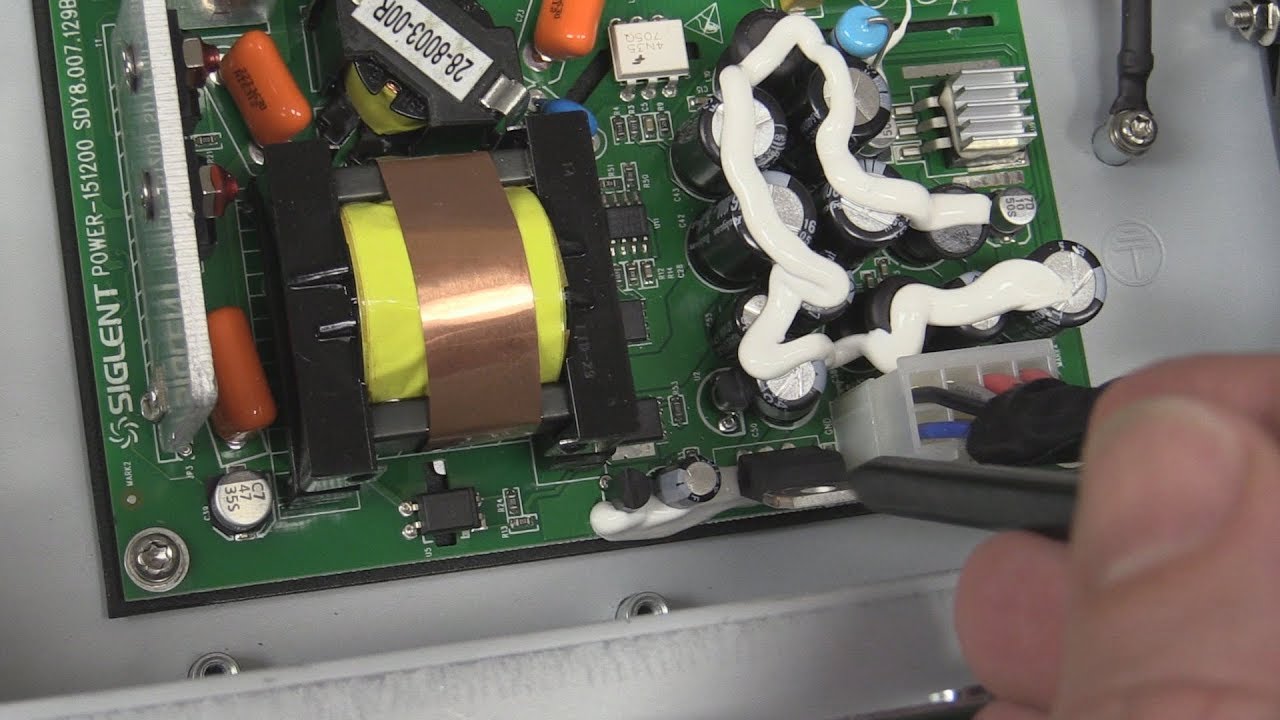 EEVblog #1042 - Siglent's $499 SDS1104X-E 4CH Oscilloscope Teardown