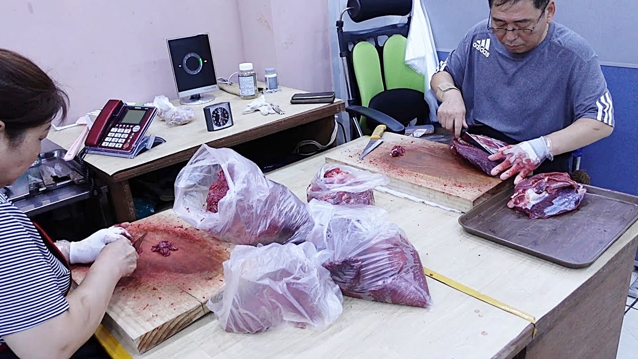 Удивительные навыки нарезки сашими из сырой говядины / юкхо (корейский стиль сырой говядины)