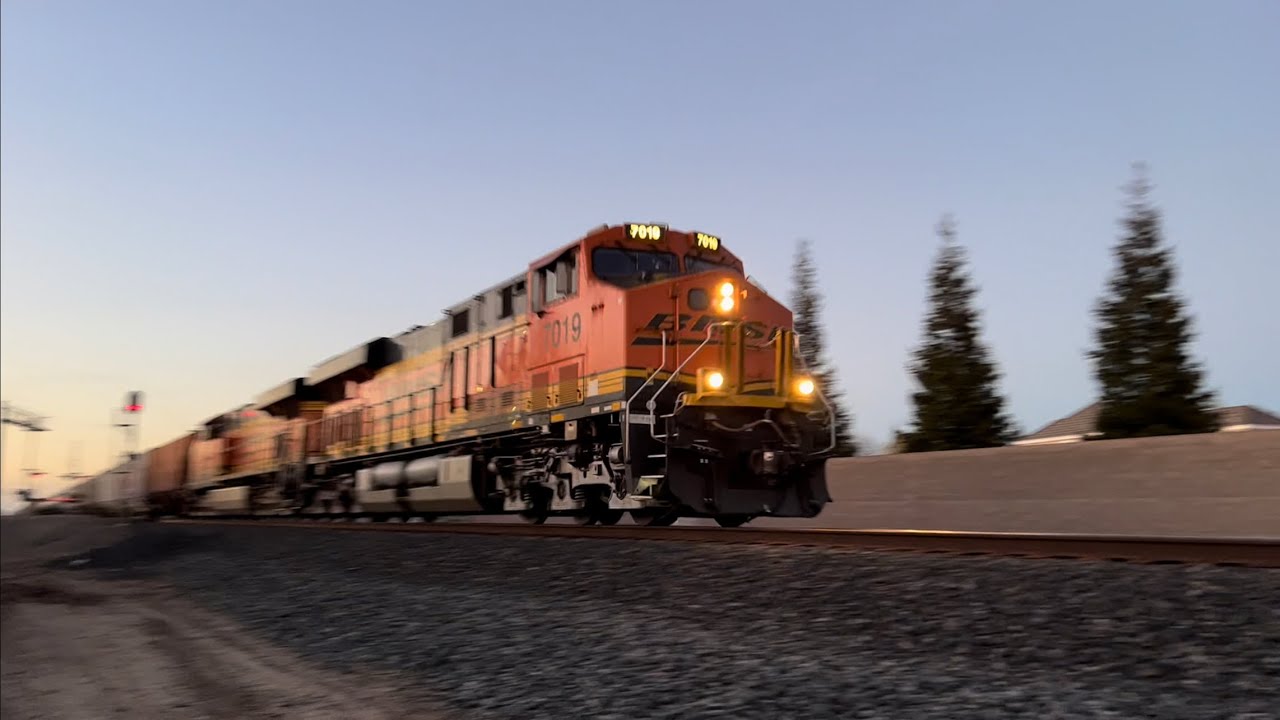BNSF 7019 leading the Sacramento Local through Elk Grove
