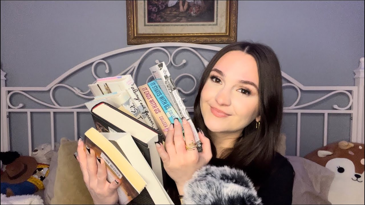 ASMR Let’s talk about books 📚🥰 (tapping, mouth sounds etc)