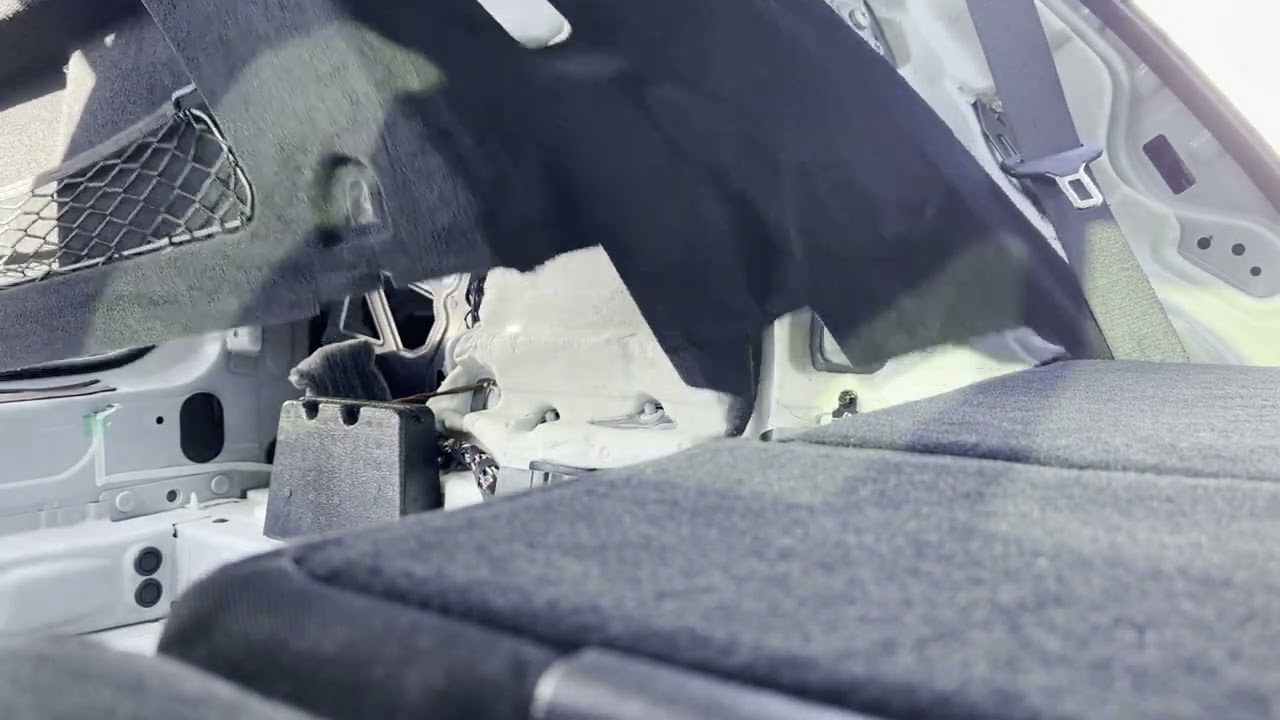 Замена обивки потолка Mercedes GLE 350 2023 года