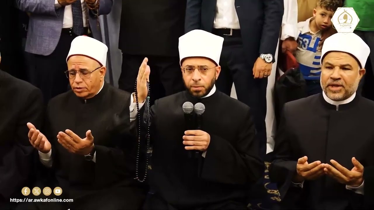 في رحاب مسجد السيدة زينب.. وزير الأوقاف يصلي الجمعة ويدعو لمصر بالأمن والأمان | د. أسامة الأزهري