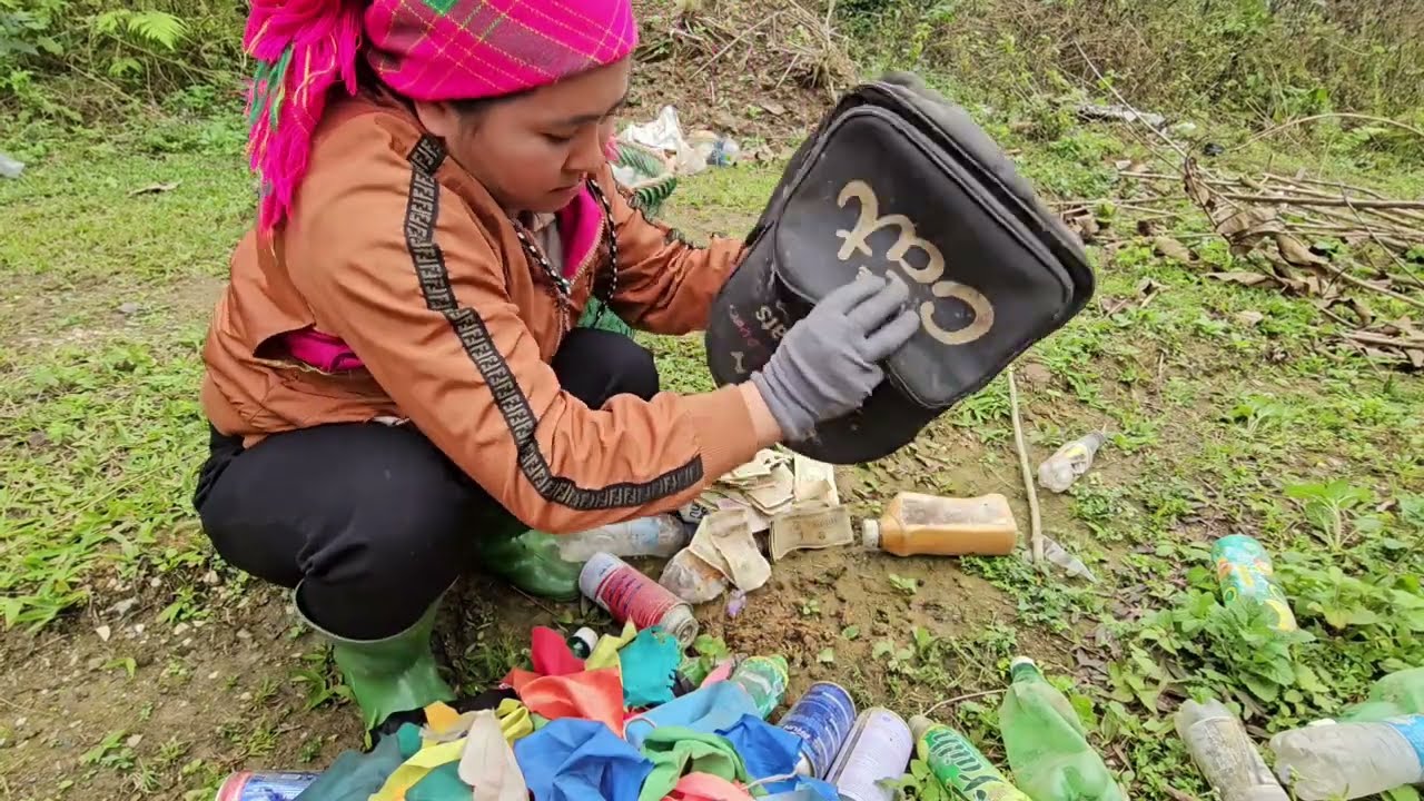 A large sum of money was discovered in an abandoned landfill. A lucky day for the girl