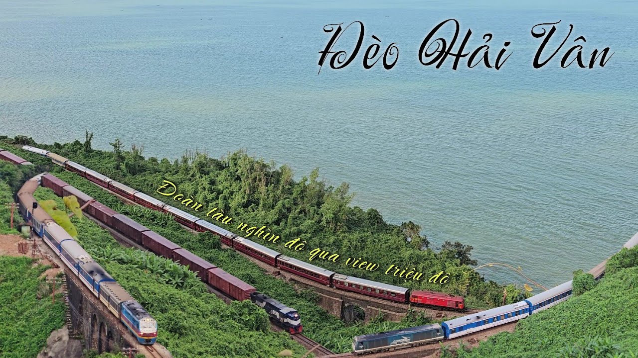 ĐOÀN TÀU NGHÌN ĐÔ QUA VIEW TRIỆU ĐÔ CỦA ĐÈO HẢI VÂN VÀ D13E GỒNG MÁY ẦM ẦM KÉO TÀU LÊN DỐC