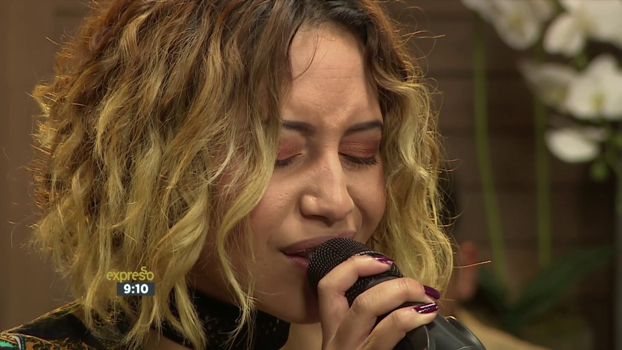 Rowlene performs 'At Last'