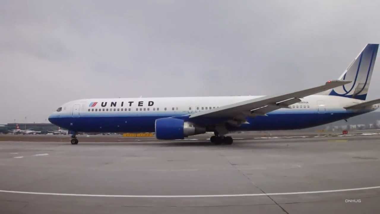 United B763 Old Colours taxi by at LSZH