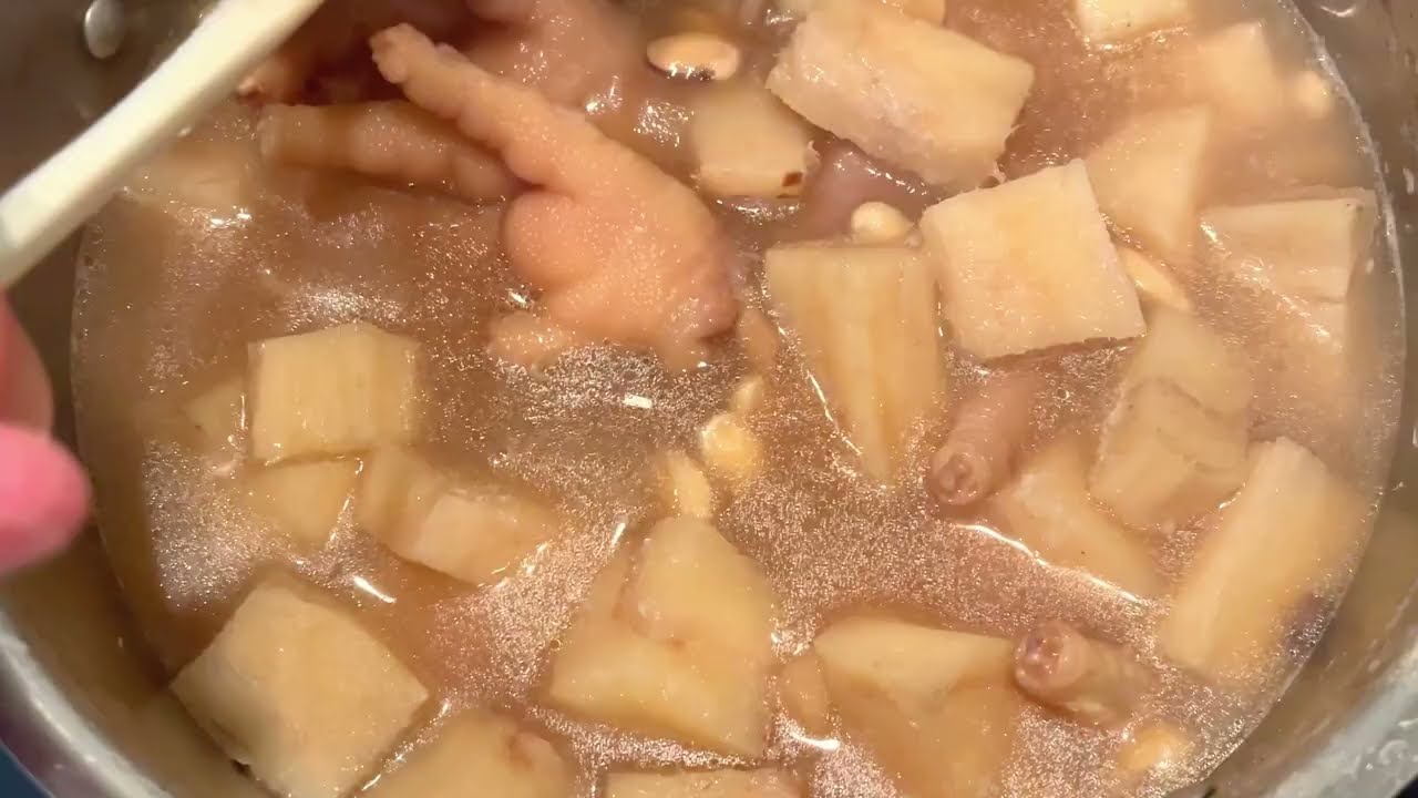 葛根雞腳湯 / 港式湯水 Arrow Root & Chicken Feet Soup / Winter’s Nourishment / Hong Kong Recipe [ENG SUB]