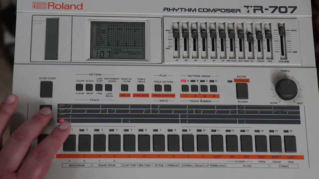 Roland X0X pattern chaining