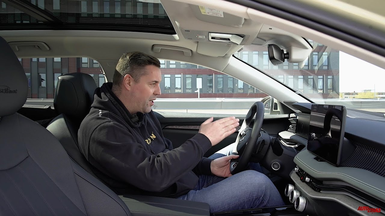 Garš un vēl garāks. Kā jaunajā Škoda Superb Combi jūtas basketbolists?