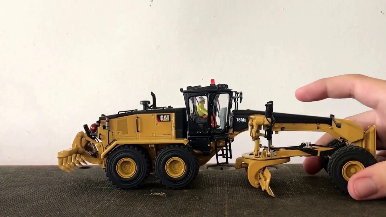 1/50 Diecast Masters Cat 16M3 review