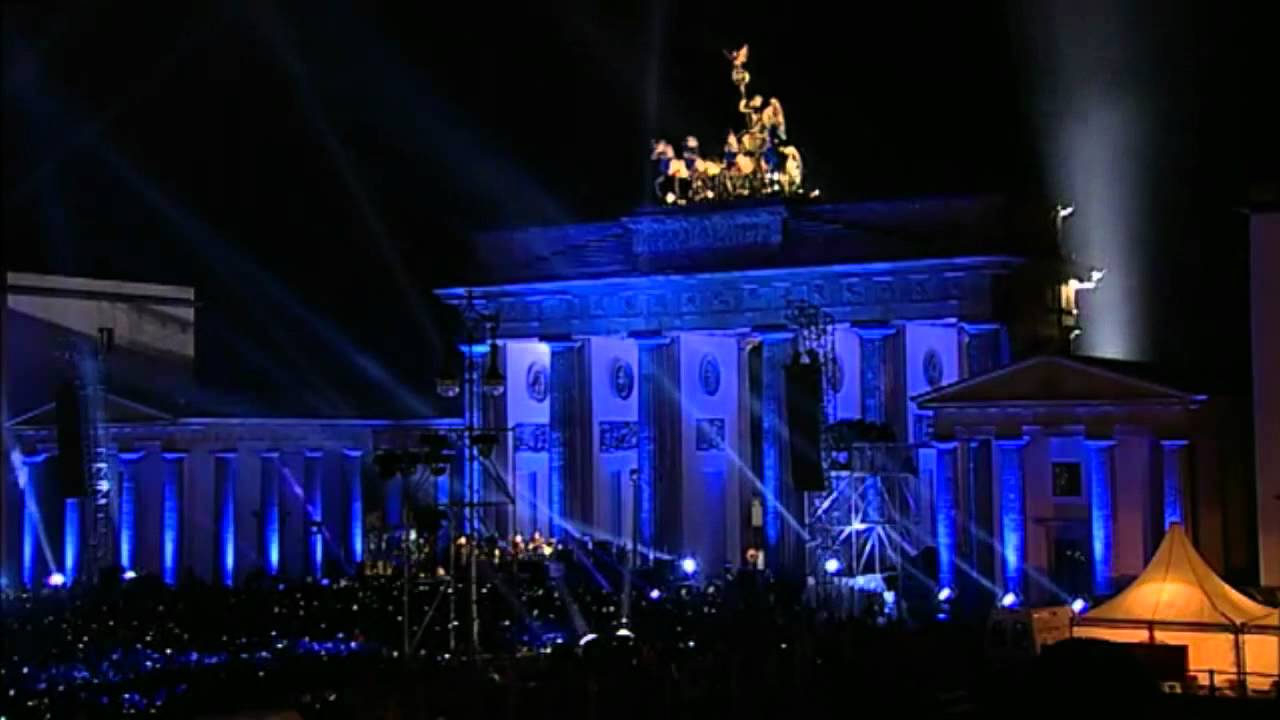 U2 - 2009-11-05 - Brandenburg Gate - Berlin - Beautiful Day multicam