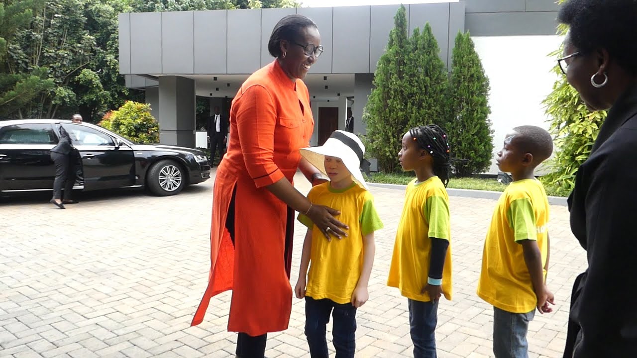Madame Jeannette Kagame yasangiye noheri n' abana barimo na Gaso G muri Village Urugwiro