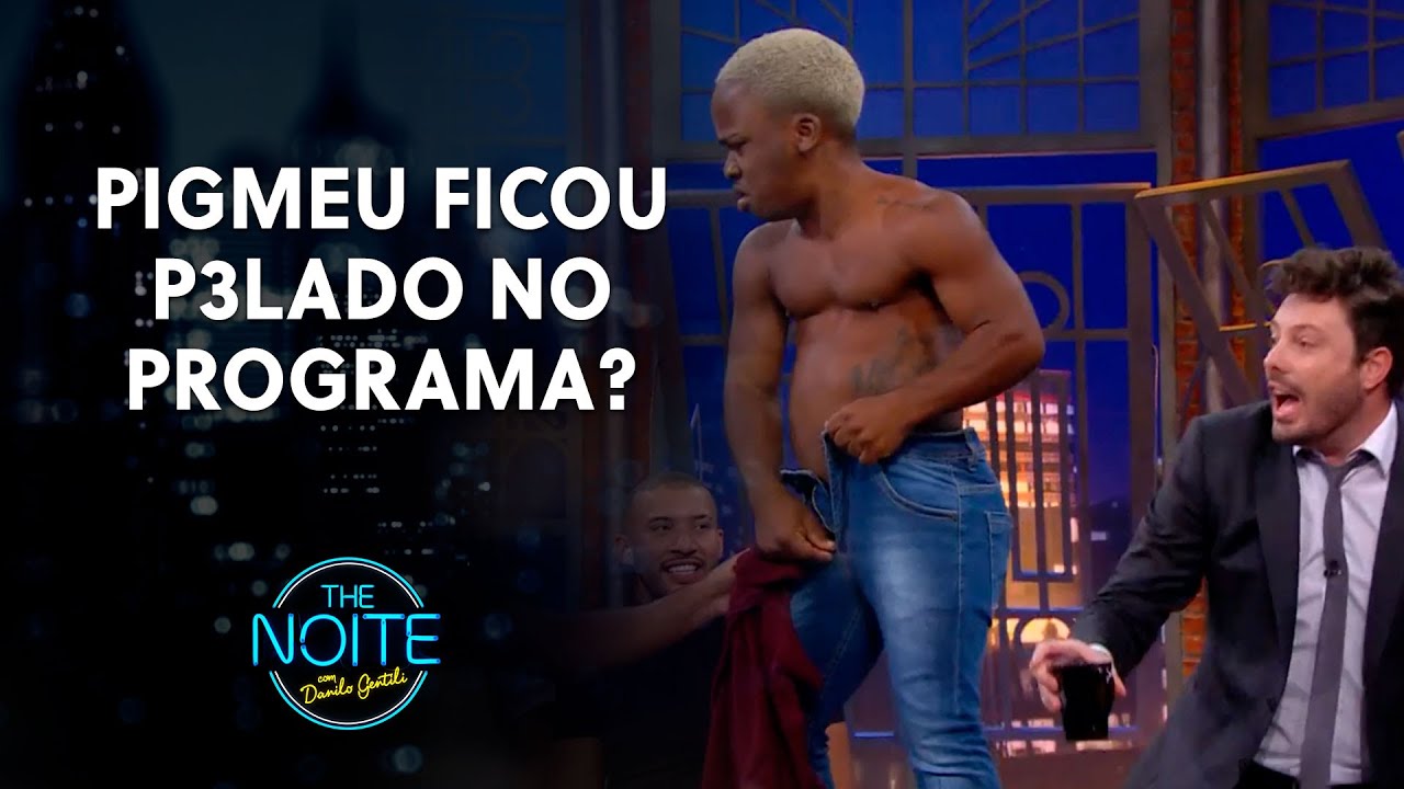 Pigmeu deixa elenco de boca aberta ao mostrar sua quebradeira | The Noite (27/04/22)