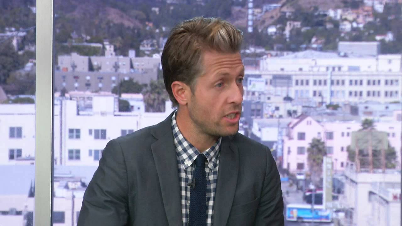 Relationship Advice for Taylor Swift (The Daily Buzz)