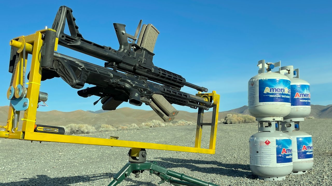 6-ствольный пулемет AR15 Gatling против пропанов