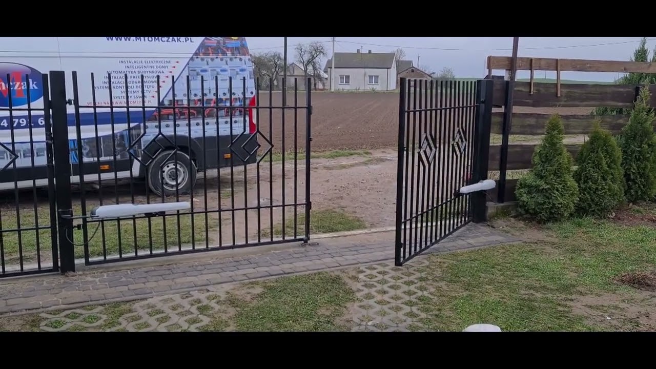 Nice Wingo - brama skrzydłowa otwierana do wewnątrz i na zewnątrz posesji
