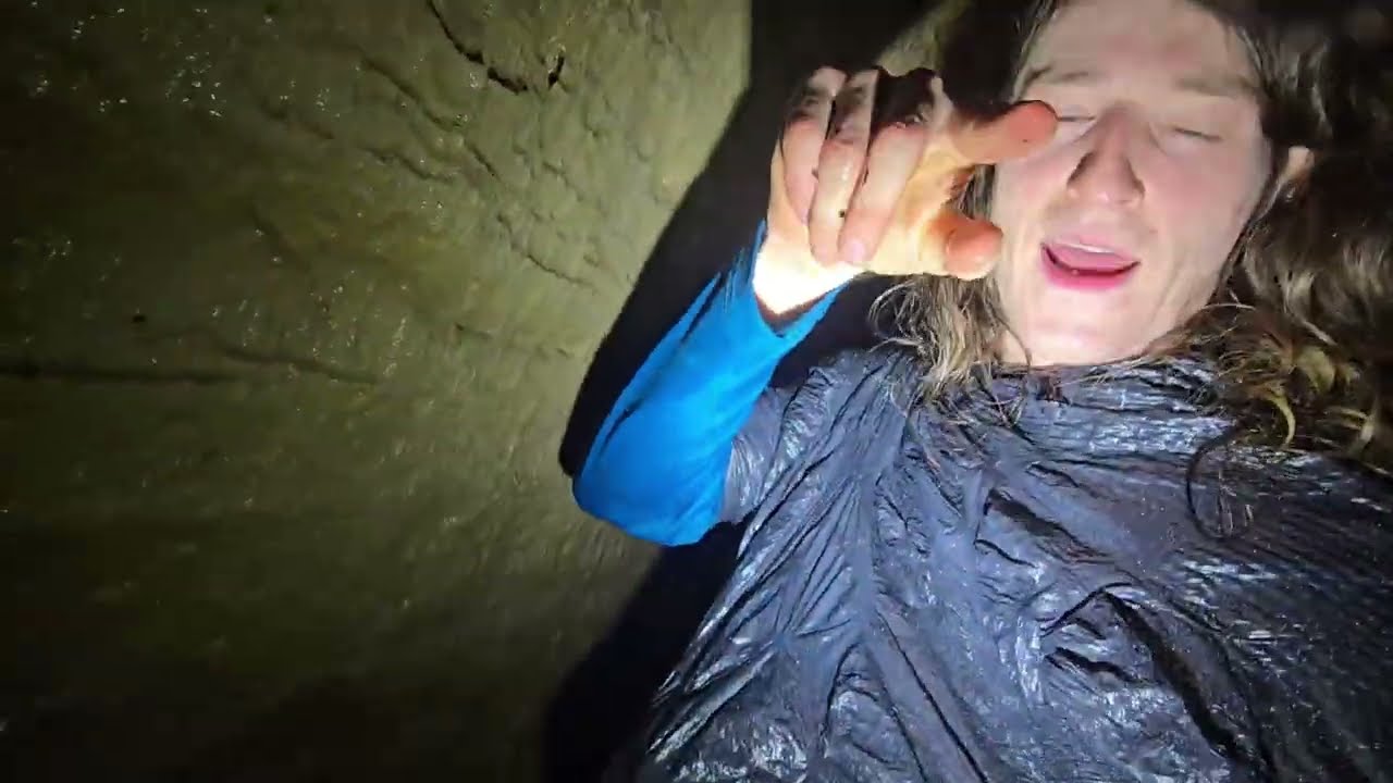Went Down Crack In The Earth (extreme caving!!! Do Not Attempt)