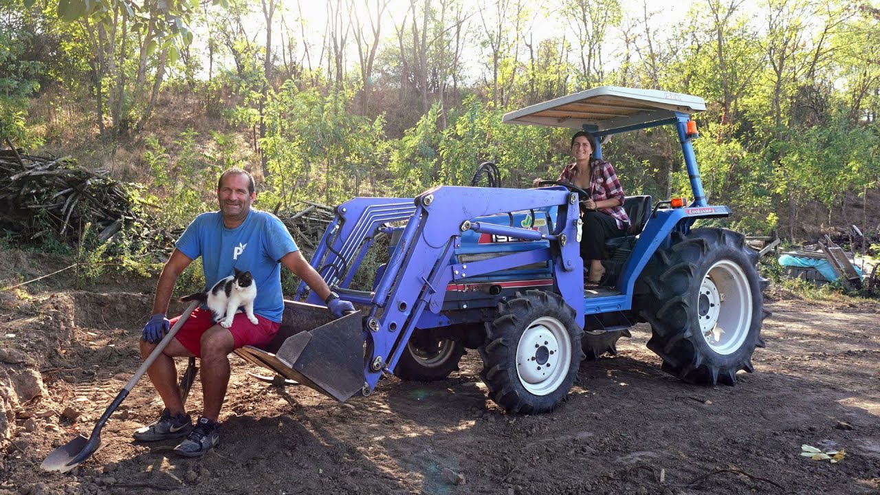 ТАЗИ СЕДМИЦА НА СЕЛО: Подготвяме терена за навеса! 🚜 + Мързелива лютеница 🌶️