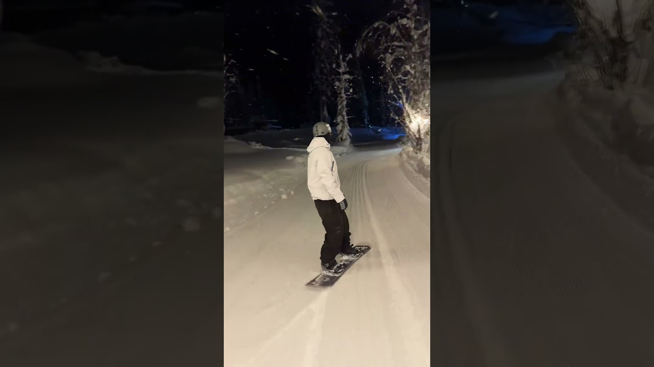 POV: snowboarding under the lights 🏂❄️#snowboarding #wintersports #moutain #skiing #powder #shorts