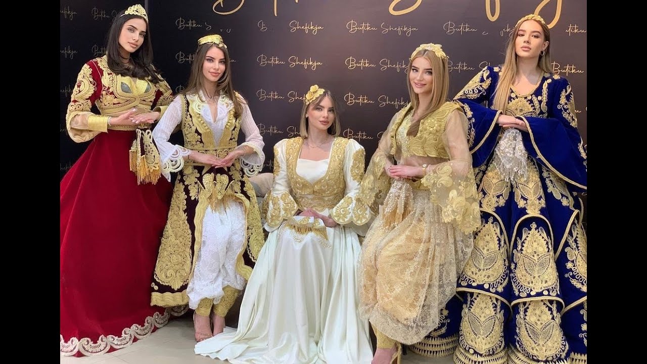 Albanian folk costumes (31)