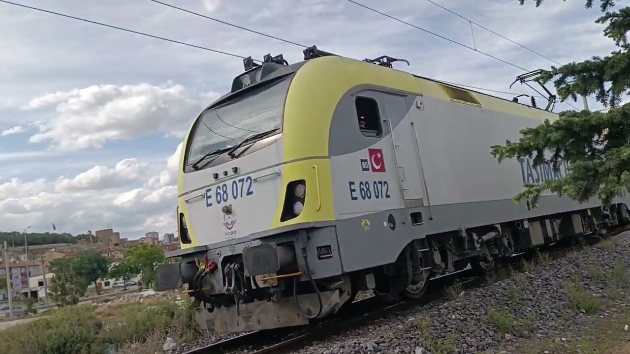 TCDD taşımacılık E 43 0 28 omsan treni saat 17 03   arkasından E 68 072 cevher treni saat 17 04