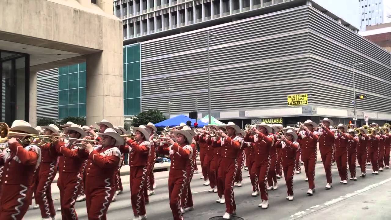 Longhorn Band marches in Houston, Texas Parade