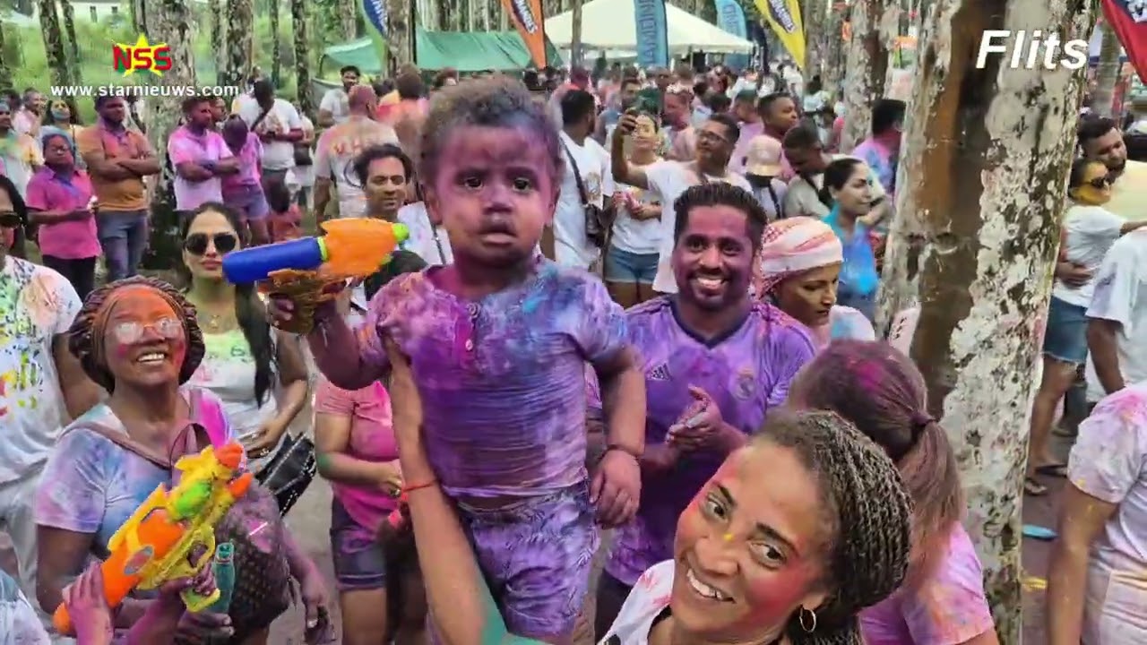 Phagwa, feest in Palmentuin: