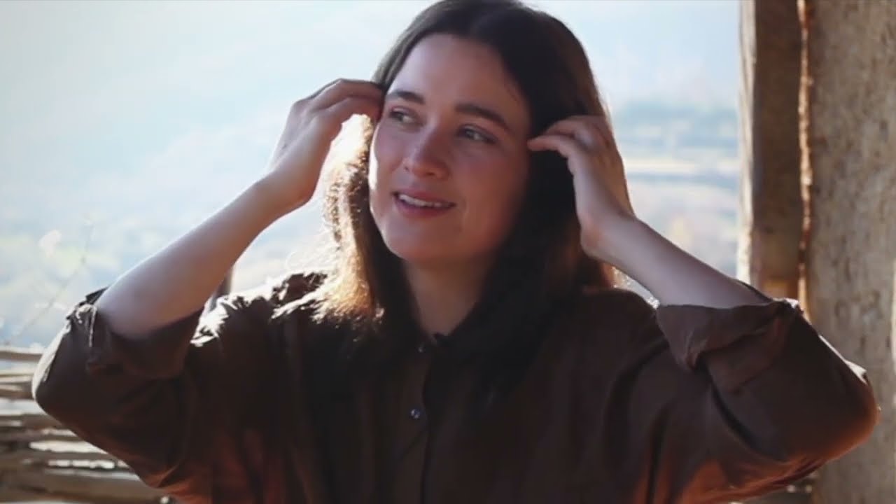 Alice Englert: YOU WON'T BE ALONE