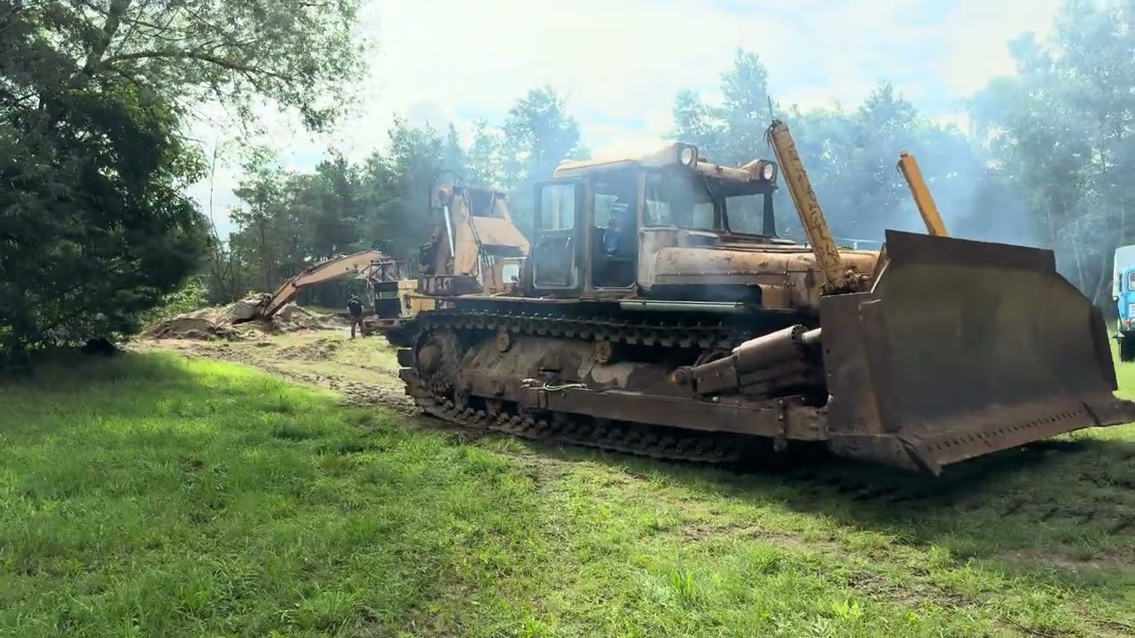 Planierraupe DET 250 beim fahren
