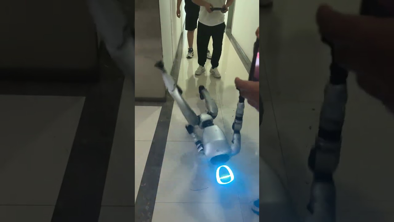 Robot struggles to walk and keeps falling in Henan, China