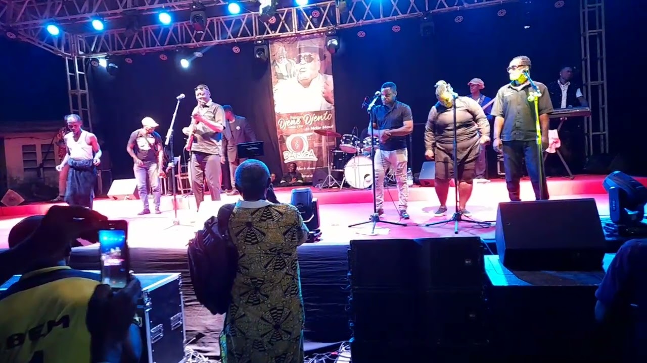 MANULO chante DEBROUSAILLER à la veillée artistique de DJÈNÈ DJENTO