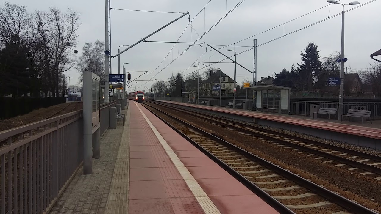 EN57AL-1805 na stacji Poznań Dębina