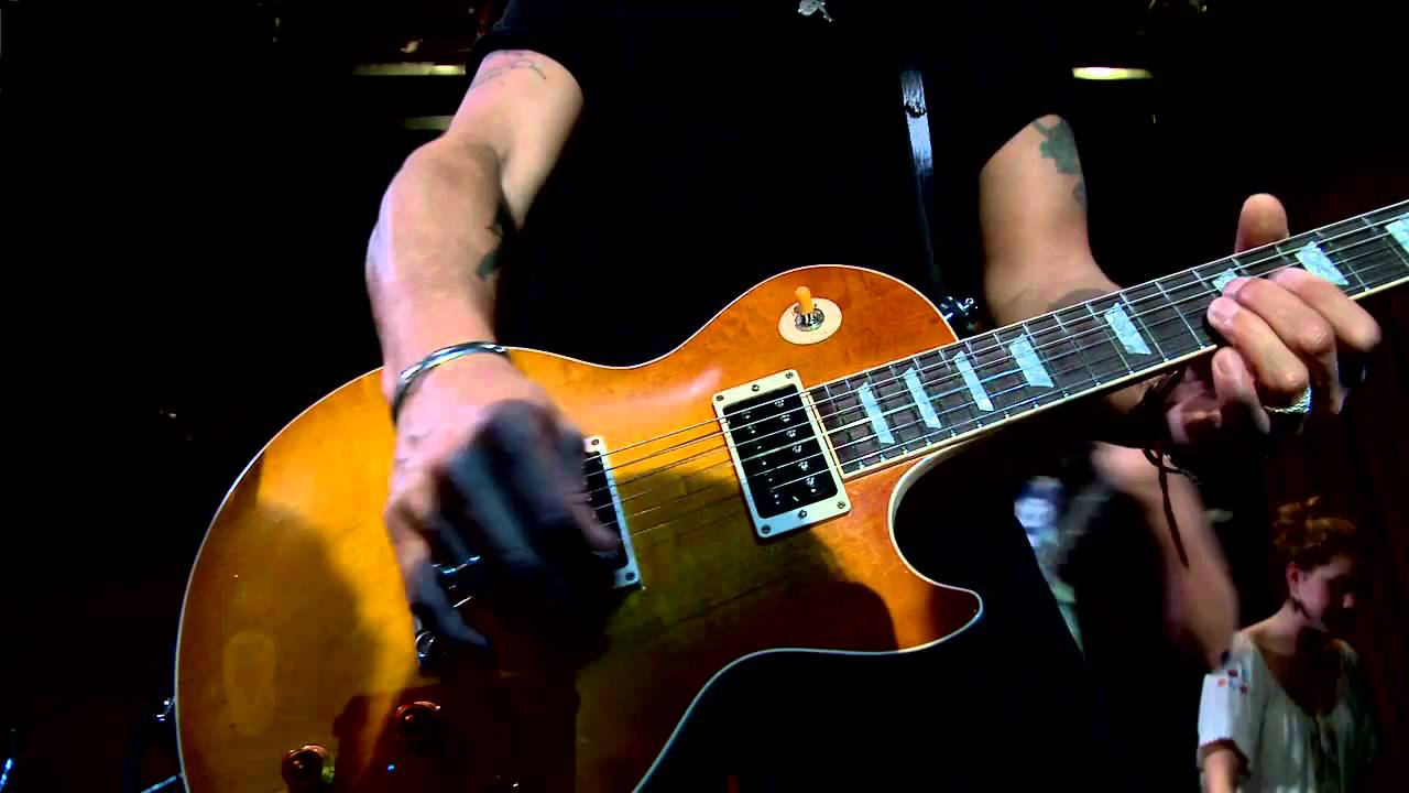 SLASH performs 