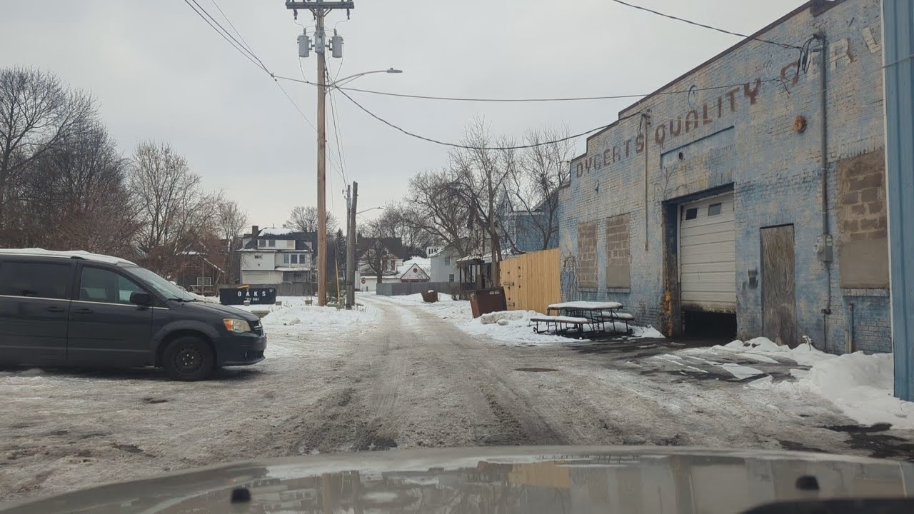 CITY OF SYRACUSE SOUTHSIDE HOODS ON A COLD SUNDAY AFTERNOON 