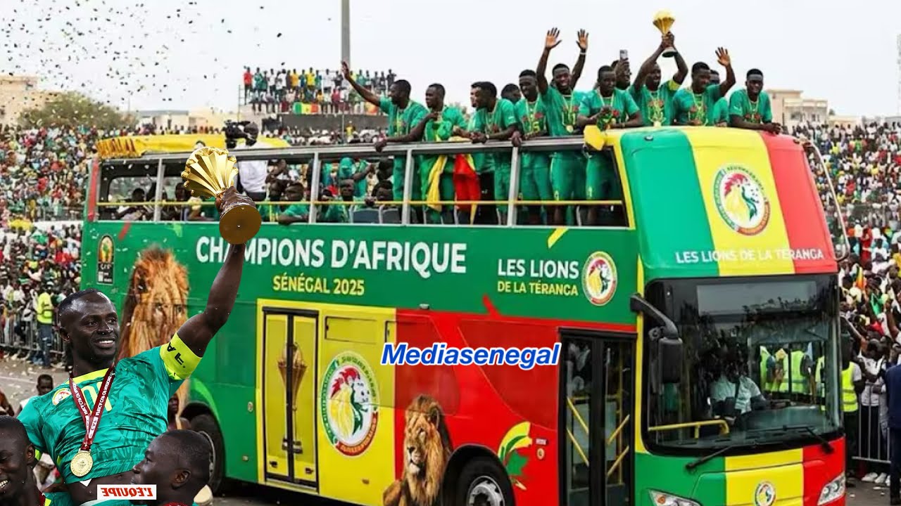 Direct: Suivez la parade des champions d'Afrique dans les rues de Dakar