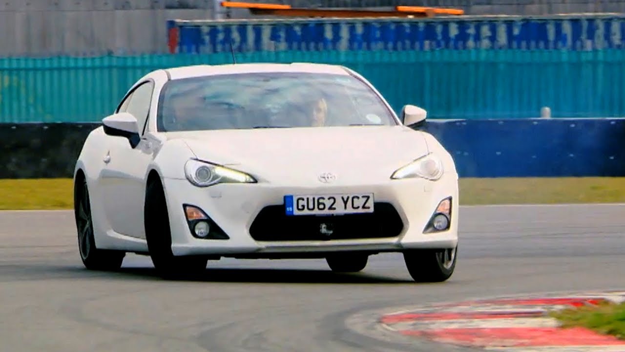 Toyota GT86 VS Renaultsport Megane 265: Drifting