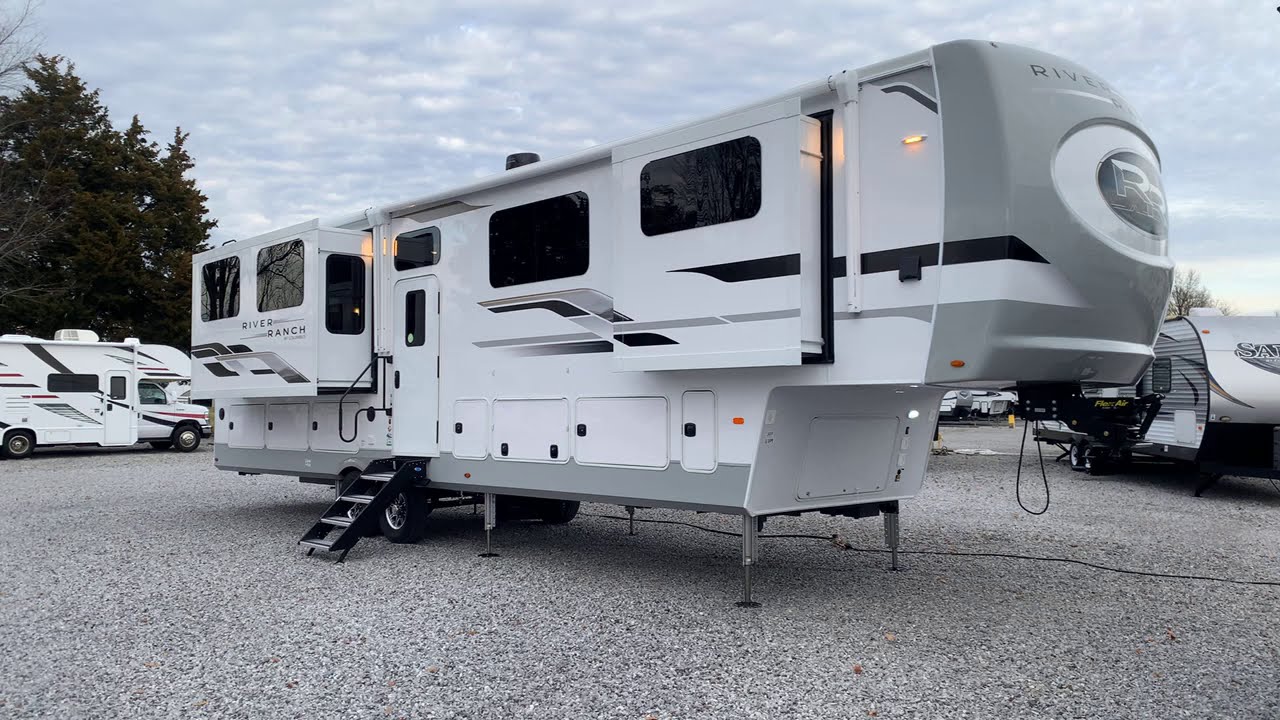 FIRST EVER Flat-Floor Columbus 5th with Motorhome Storage--2021 River Ranch 390RL