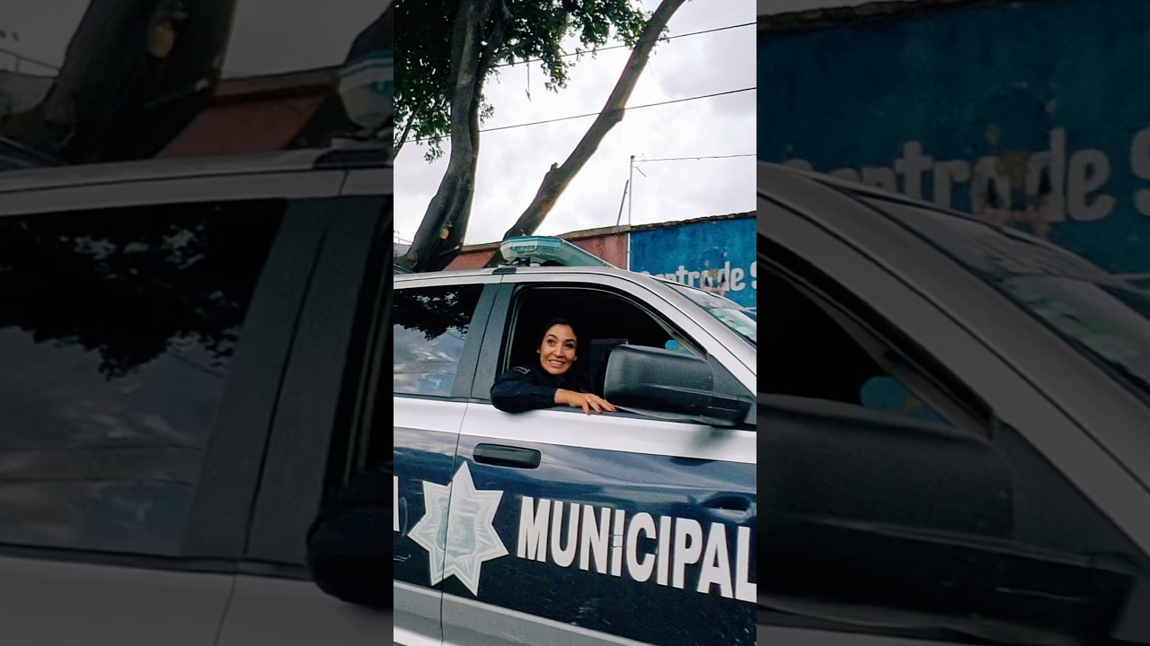 No me esperaba eso de la chica polic&iacute;a 👮🏻😳 #policia #viral #viralshorts #parati #motovlog