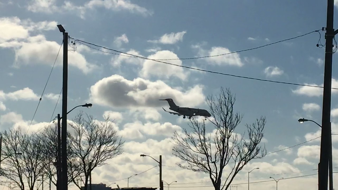 Scary Approach Bombardier Challenger 350 Landing Toronto Pearson RWY2 