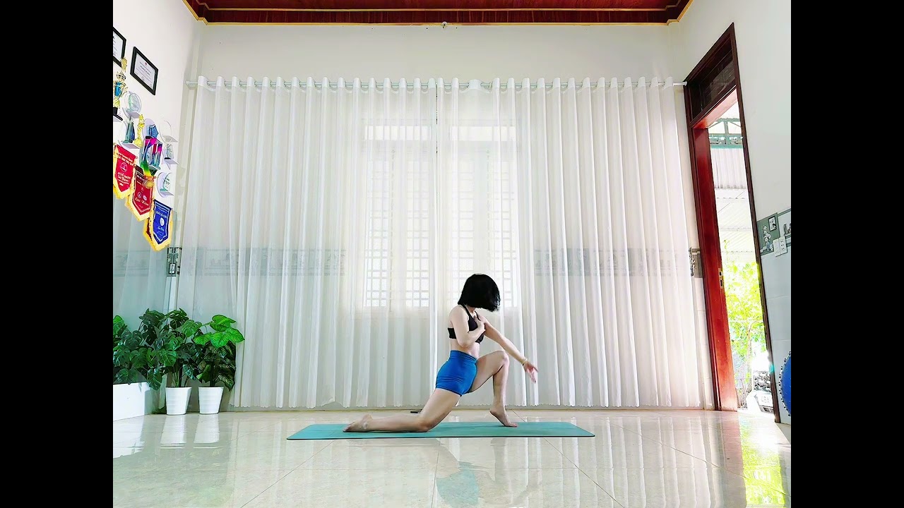 Khóc ở trong club - Hiền Hồ #flowbythuytran #happyflow #hoangxuan 
