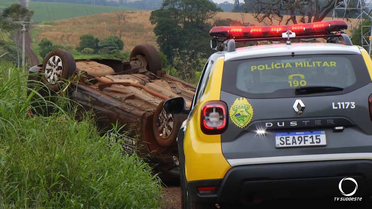 Carro de motorista de aplicativo é encontrado capotado e destruído no interior de Pato Branco