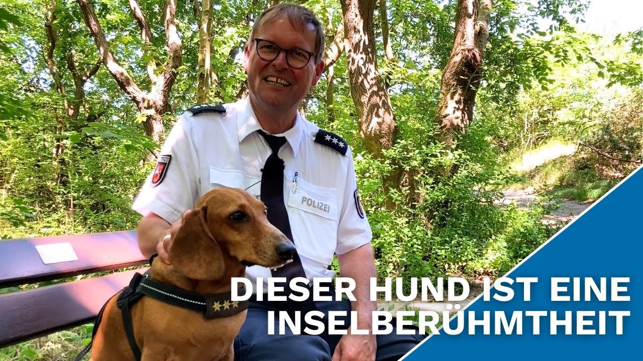Spiekeroogs Inselpolizist immer auf Streife mit Dackel Hubert