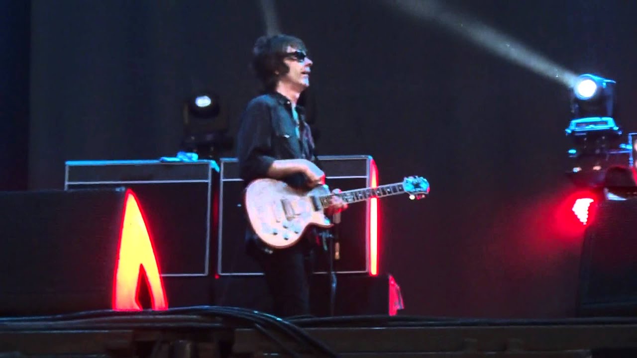 Kasabian L.S.F Perth BDO 5/2/12 + Jay Mehler does peace sign !