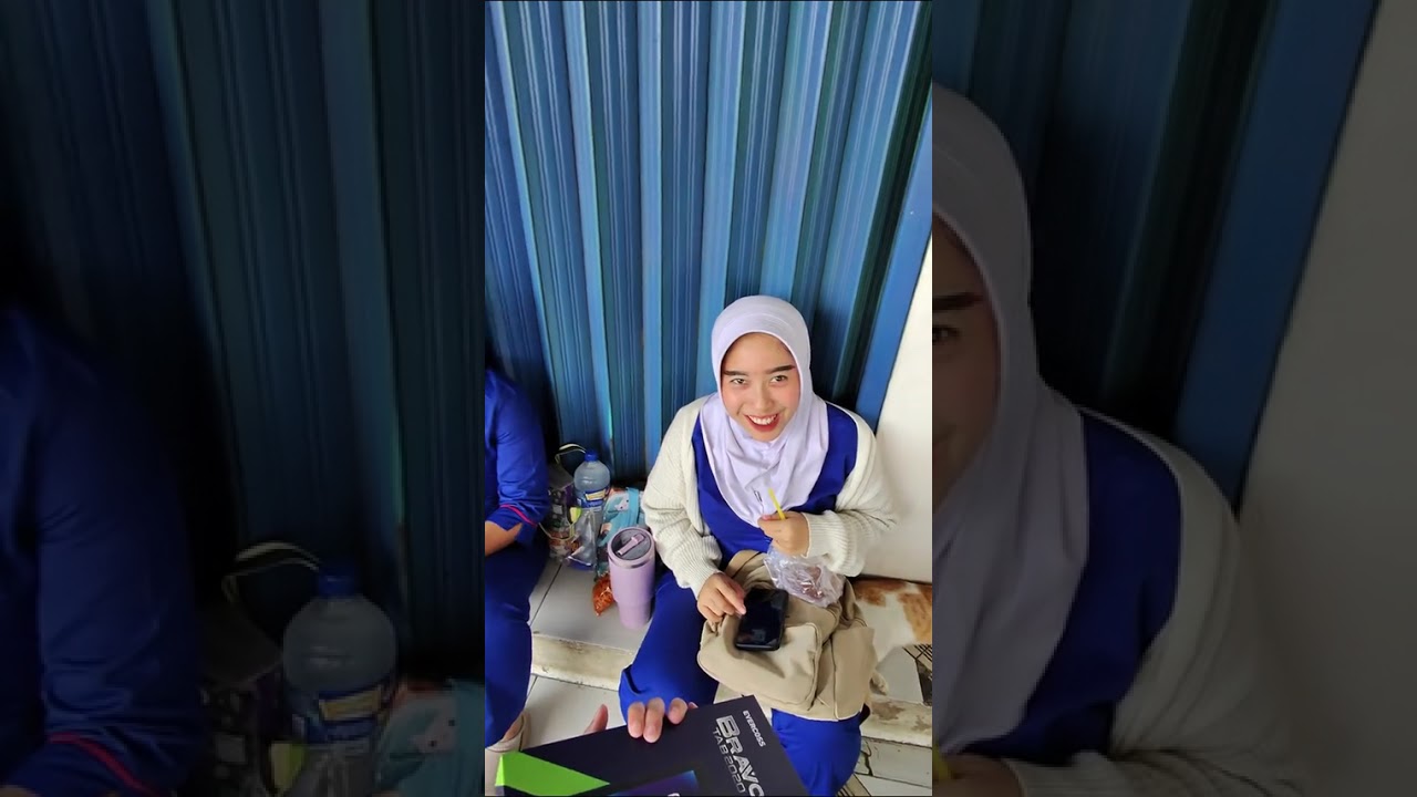 Berbagi dan membantu orang itu indah