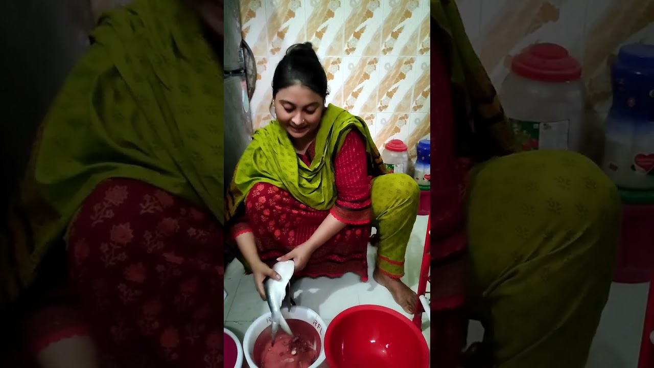 বৃষ্টির দিনে মনটা শুধু খাই খাই করে