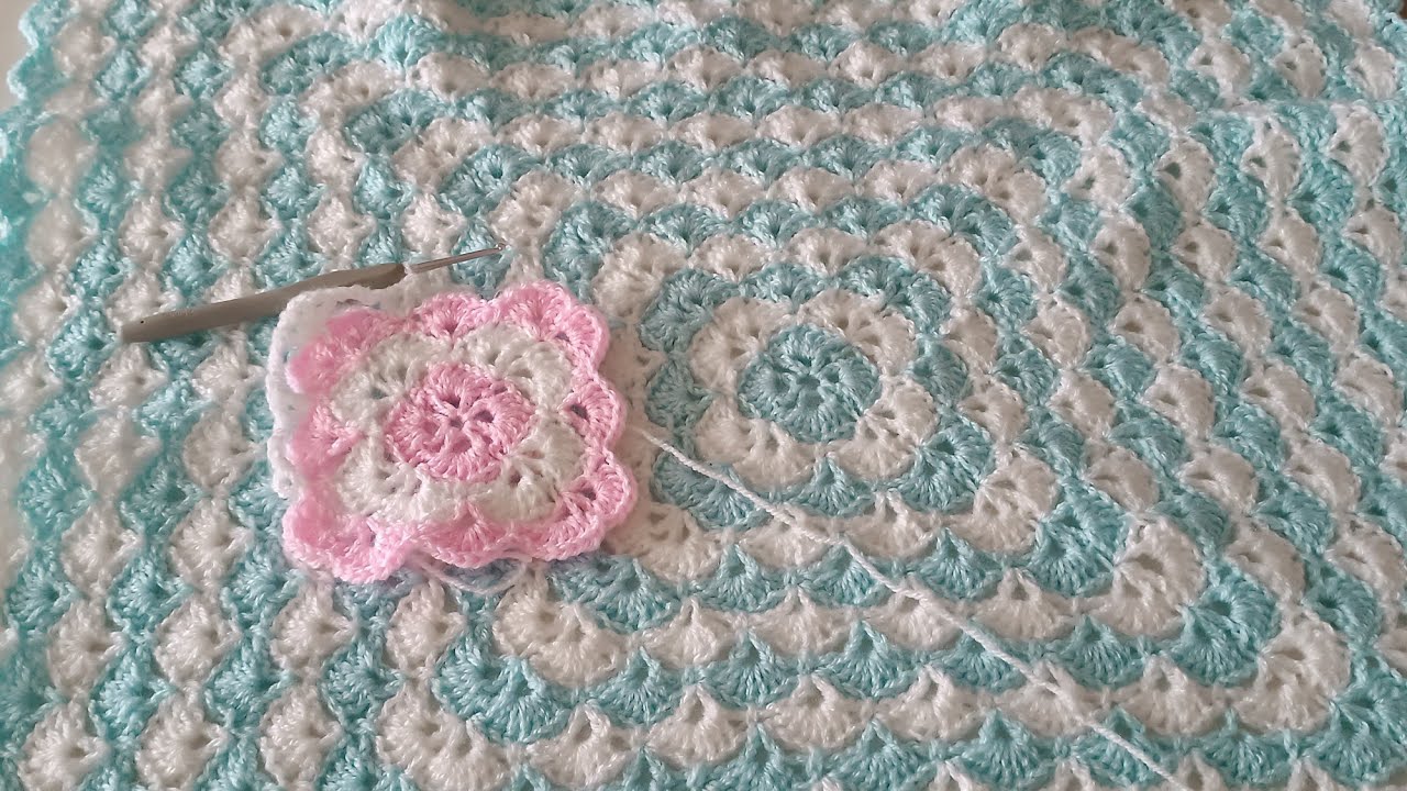 Gehäkelte Babydecke im Muschelmuster  (Linkshänder)