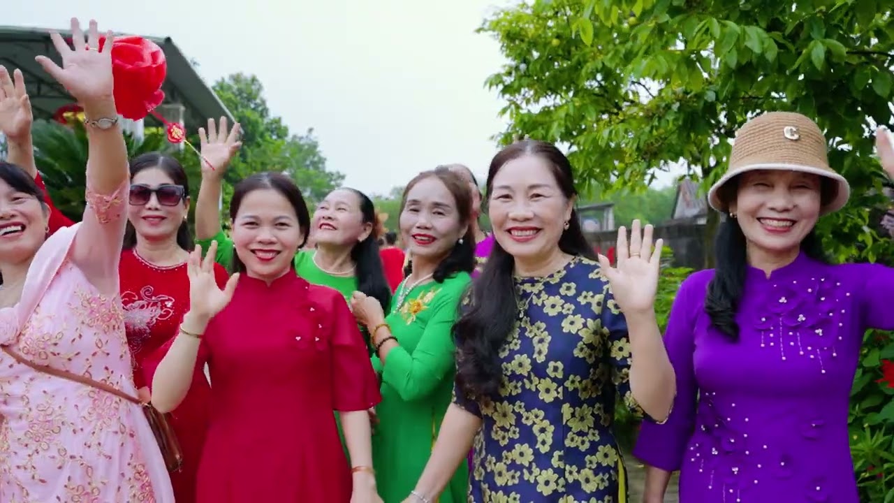 PHỤ NỮ TOÀN CẦU TỈNH QUẢNG TRỊ DU XUÂN VƯỜN HOA TÂN HOA THÔN TRƯỜNG GIANG