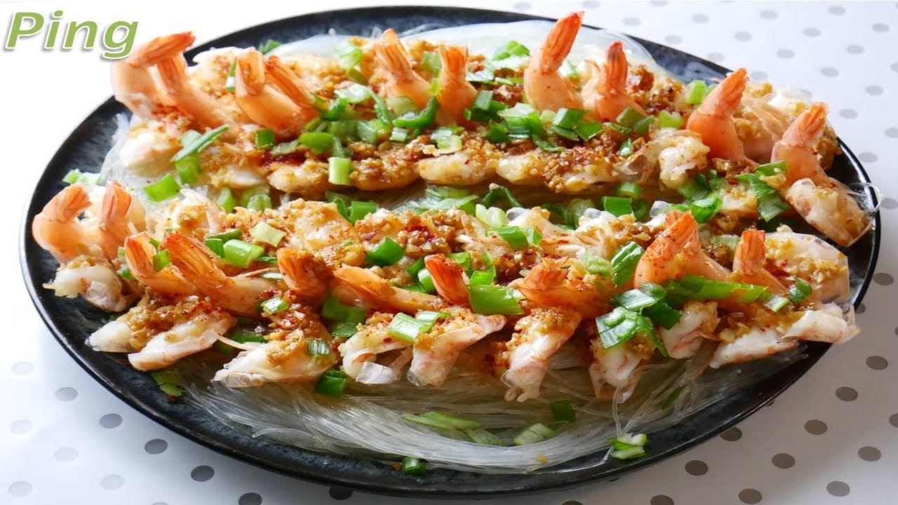 Gedämpfte Garnelen mit Glasnudeln nach chinesischer Art/Leckeres Essen/Asiatisches Gericht