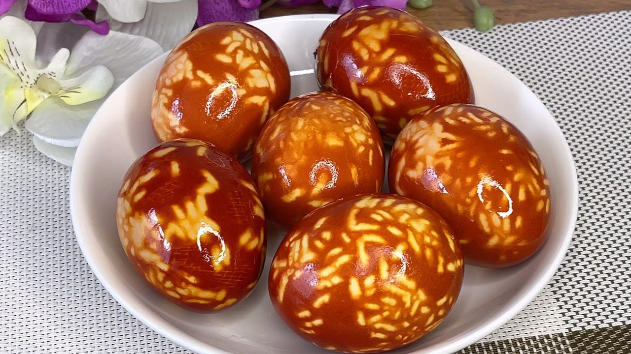 How to paint eggs for Easter 2024 originally and beautifully using onion peels