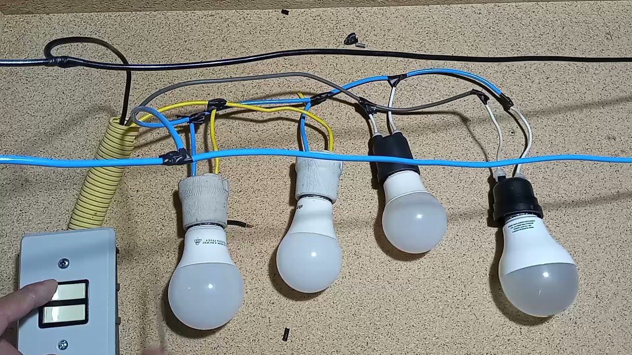 Como ligar quatro lâmpadas a um interruptor duplo